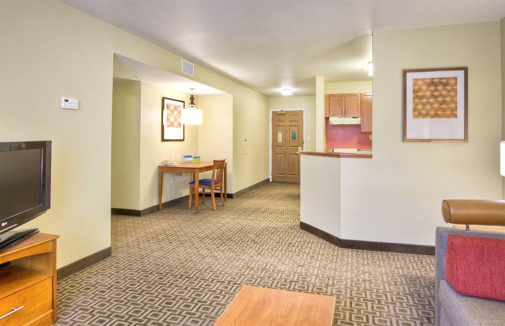 Towneplace Suites Raleigh Cary/Weston Parkway Zewnętrze zdjęcie