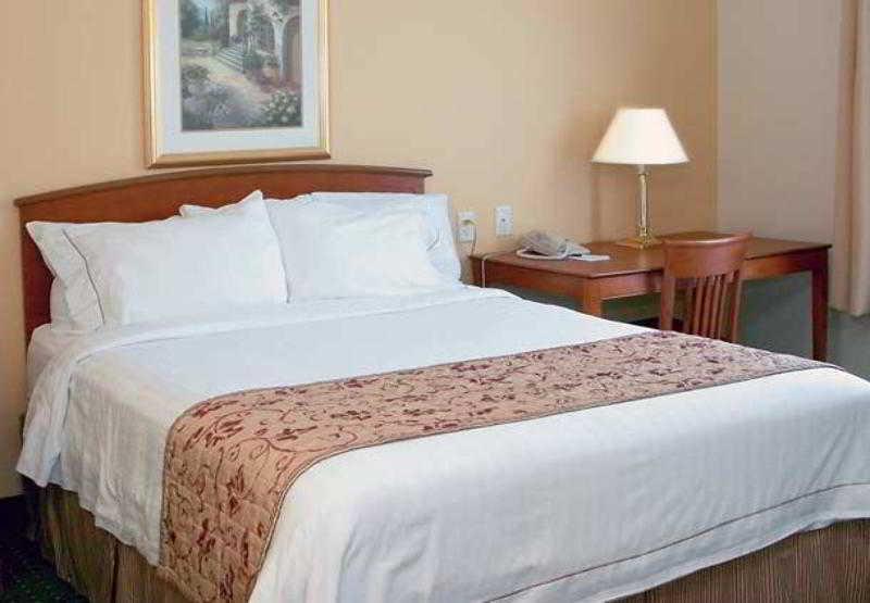 Towneplace Suites Raleigh Cary/Weston Parkway Zewnętrze zdjęcie